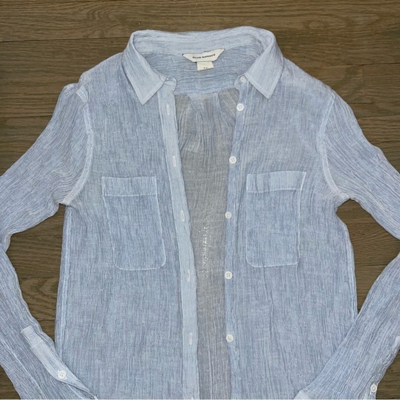 Club Monaco Women's Light Blue Button Down Shirt Size Small - Picture 3 of 6